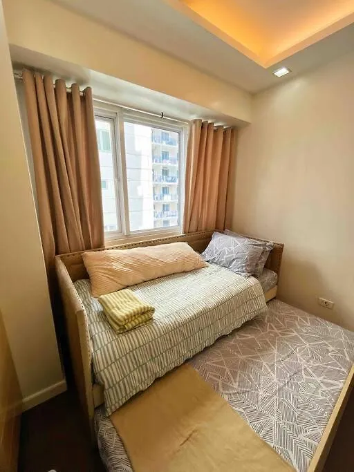 Apartment Modern 2-Bedroom Suite For 5 Across Moa Manila Philippines