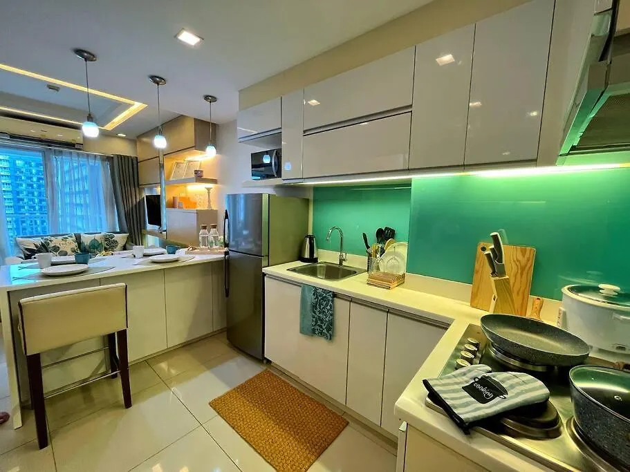 Apartment Modern 2-Bedroom Suite For 5 Across Moa Manila
