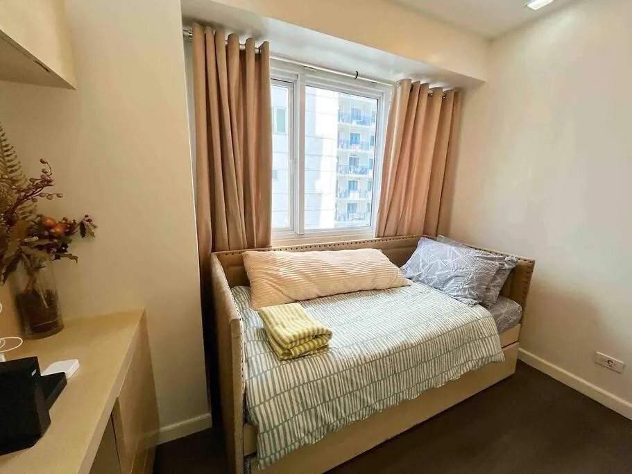 Modern 2-Bedroom Suite For 5 Across Moa Manila