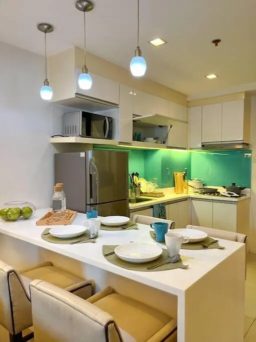 Apartment Modern 2-Bedroom Suite For 5 Across Moa Manila