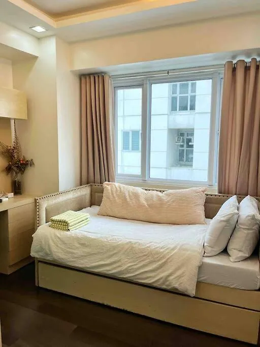 Modern 2-Bedroom Suite For 5 Across Moa Manila Philippines