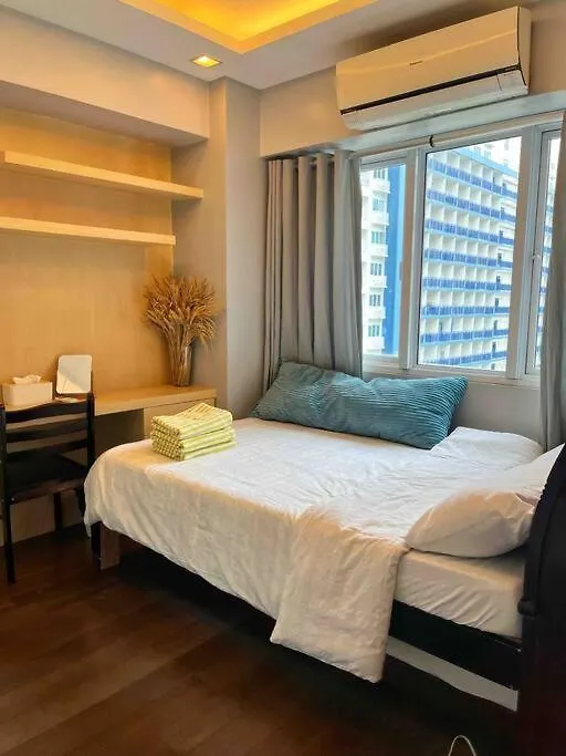 Modern 2-Bedroom Suite For 5 Across Moa Manila Apartment