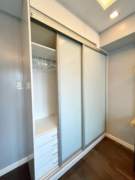 Apartment Modern 2-Bedroom Suite For 5 Across Moa Manila Philippines